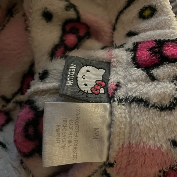 Hello kitty pjs - Picture 4 of 5